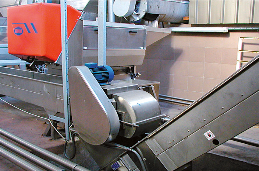 GRAPES GRAIN SHELLING MACHINE WITH A GRINDER