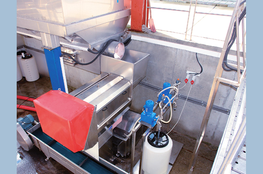GRAPES GRAIN SHELLING MACHINE WITH A GRINDER
