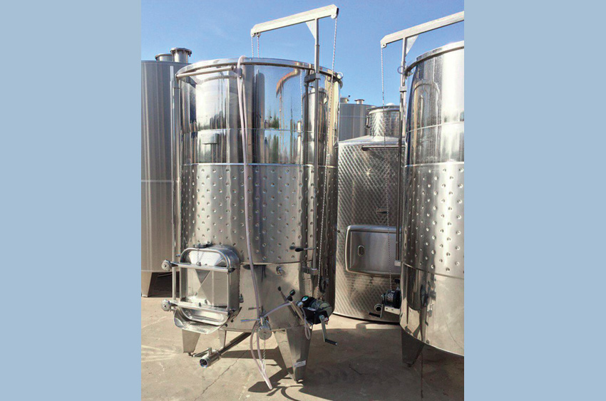 Fermenters with immersive top